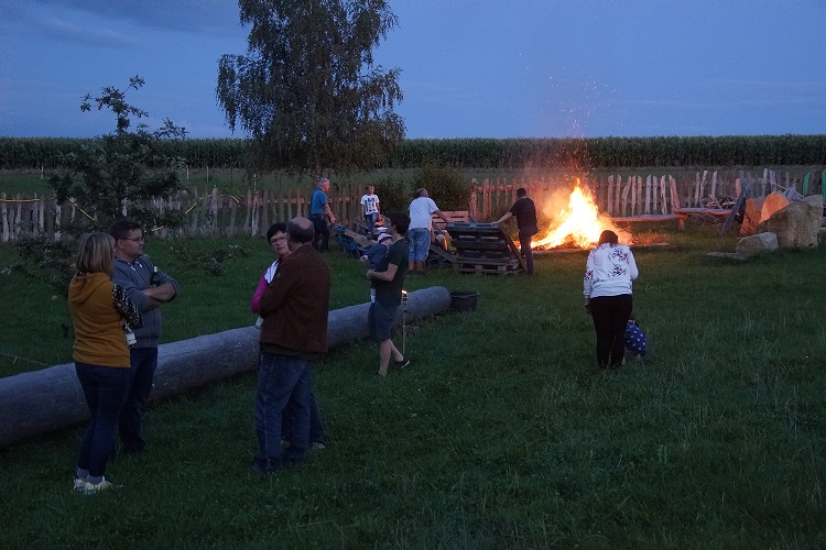 Am Lagerfeuer zum SYS TEC electronic Sommerfest